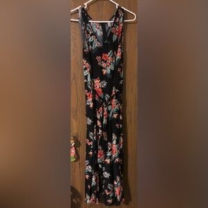 Black and flowery, silky pants jumpsuit. XL